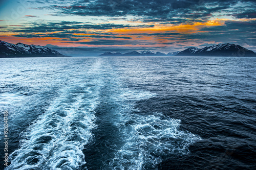 Abendhimmel auf See im Polarneer