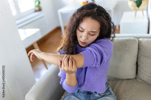 Bild auf Leinwand Elbow pain and injury
