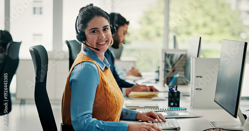Foto Computer, portrait and happy woman in call center for technical support, help desk or coworking