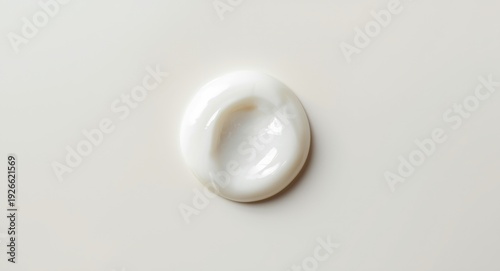 White moisturizing cream bl...