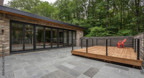 Stone finished courtyard wi...