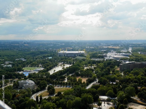 Cuadro en lienzo Westfalenpark Dortmund mit dem Florianturm (Aussicht auf das Westfalenstadion un