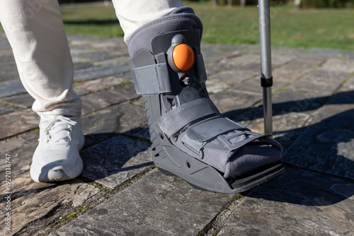 Canvastavla close up of a cam walker on a person with crutches rehabilitating a leg injury o