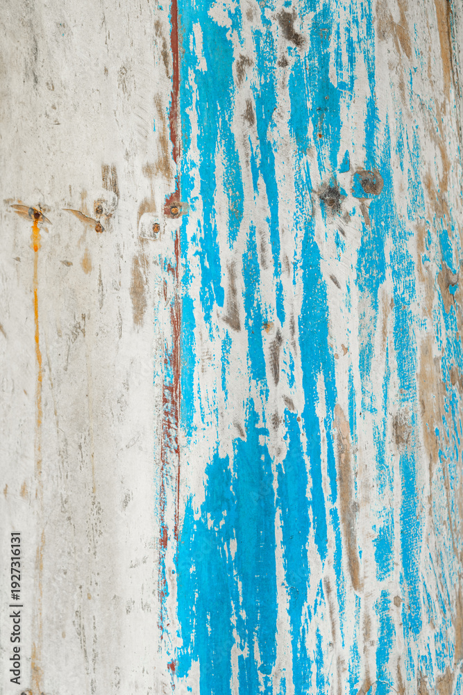 Obraz premium Peeling teal and beige paint on rustic wood background