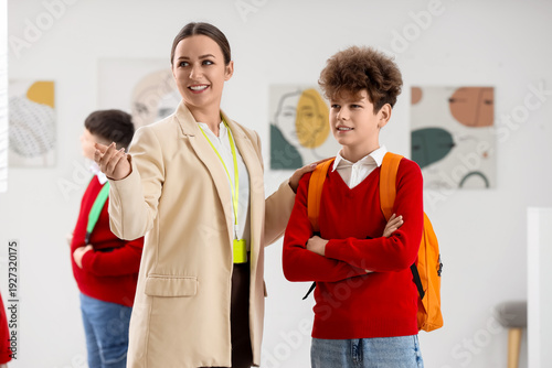 Female guide with teenage s...