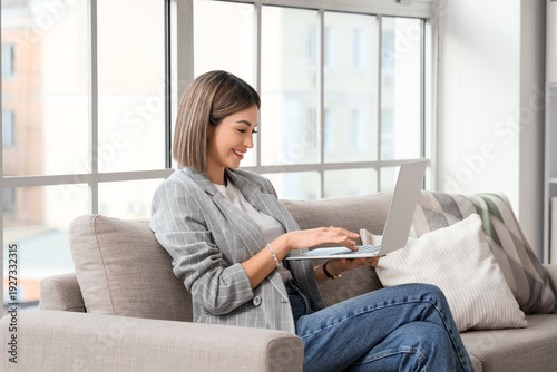 Young businesswoman using l...