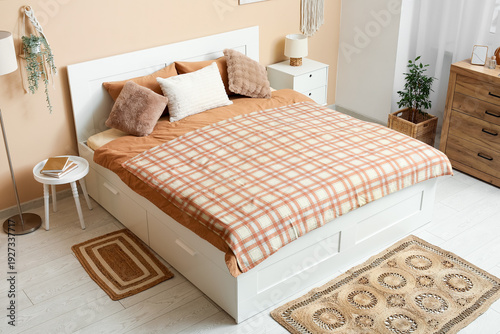 Big comfortable bed, floor ...