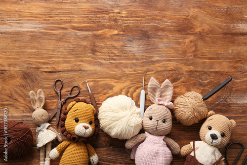 Knitted toys with yarn, cro...