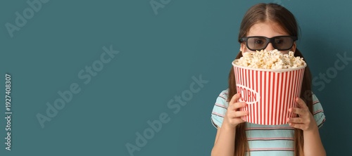 Little girl in 3D glasses a...