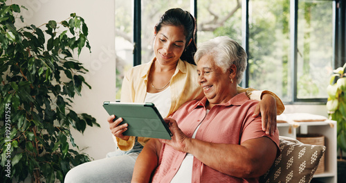 Canvastavla Tablet, elderly mother or daughter on couch, digital photo album or view nostalgic image for bonding