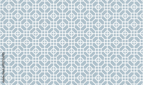 線がゆるくカーブした八角形の中にシノワズリの花模様が入ったグレーの格子柄