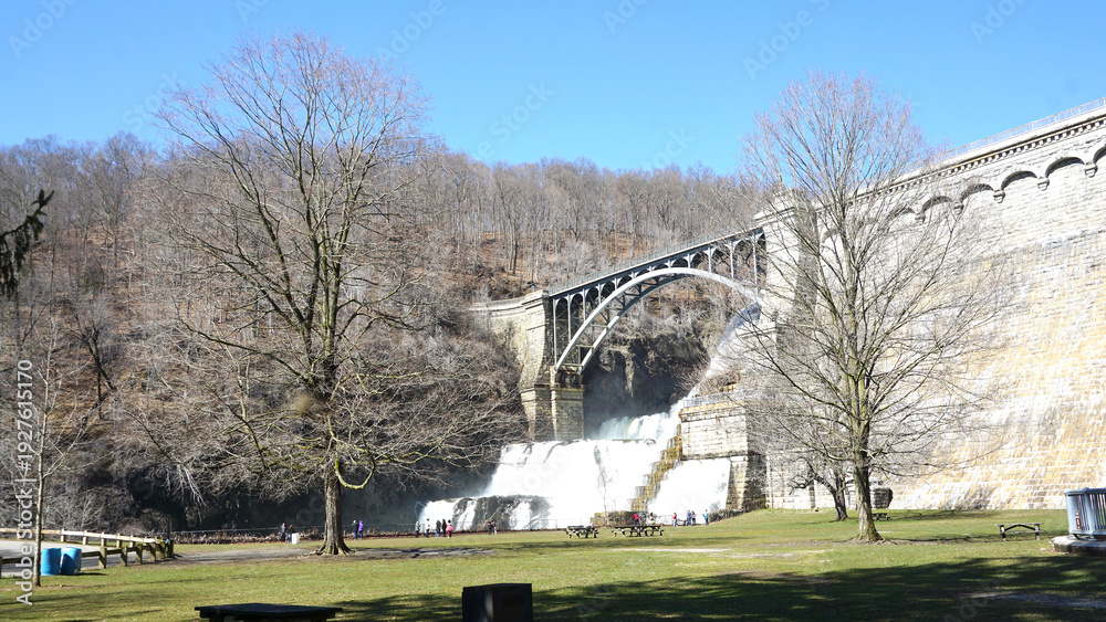 Obraz premium bridge over the river thames
