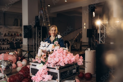 Tablou pe pânză Woman florist making floral arrangements for event decoration
