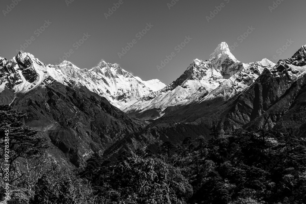 Obraz premium Black and white view of Himalaya mountains - Everest, Lhotse, Ama Dablam, Nuptse, Taboche, Kongde Ri, Thamserku from Namche Bazaar viewpoint, Nepal