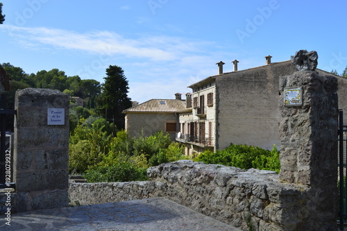 Wallpaper Mural Santuari del Tallat na Espanha Torontodigital.ca