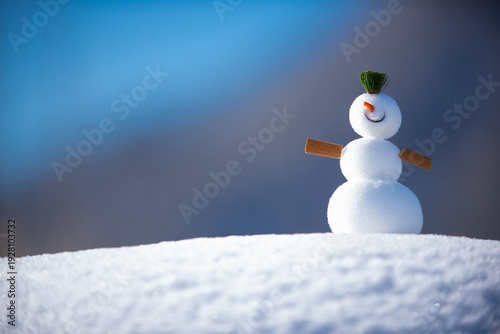 雪山と雪だるま