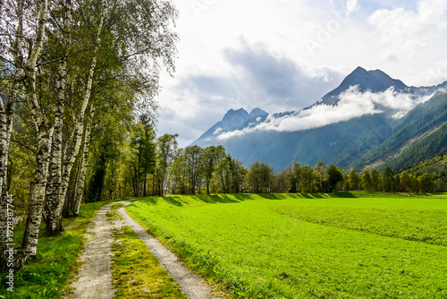 Längenfeld, Ötztal, Ötztaler Ache, Fluss, Uferweg, Granatenkogel, Wanderweg, Tal, Tirol, Berge, Wald, Landwirtschaft, Sölden, Herbst, Spätsommer, Österreich