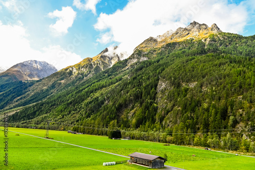 Längenfeld, Ötztal, Ötztaler Ache, Fluss, Uferweg, Granatenkogel, Wanderweg, Tal, Tirol, Berge, Wald, Landwirtschaft, Sölden, Herbst, Spätsommer, Österreich