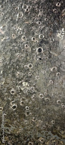 Dünnes Kühlöl an Scheibe von CNC-Maschine