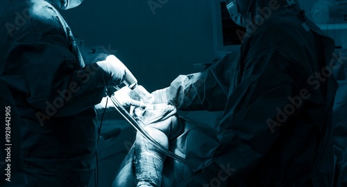 Tableau sur toile Surgeons collaborate with a robotic system during a knee replacement procedure,