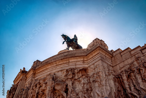Monumento Nacional a Víctor Manuel II (Vittoriano) o Altar de la Patria y Plaza Venecia en Roma, Italia. Arquitectura y monumentos de Roma. Paisaje urbano de Roma.