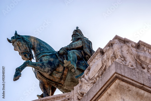 Monumento Nacional a Víctor Manuel II (Vittoriano) o Altar de la Patria y Plaza Venecia en Roma, Italia. Arquitectura y monumentos de Roma. Paisaje urbano de Roma.