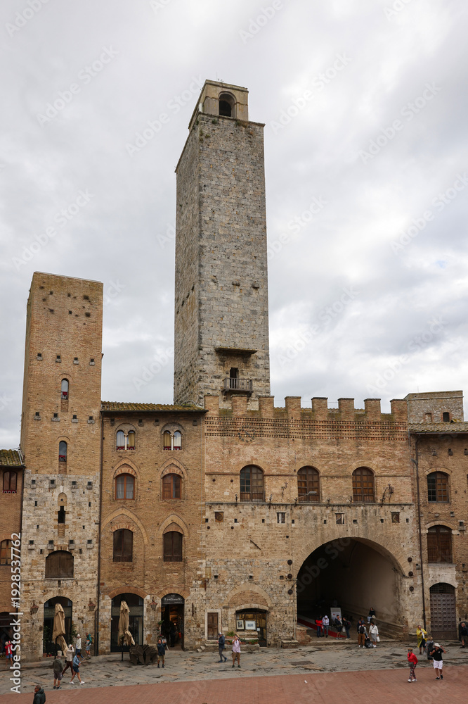 Fototapeta premium Palazzo Vecchio del Podesta and the Rognosa Tower, also known as the Clock Tower or Podesta Tower in Piazza del Duomo in San Gimignano.