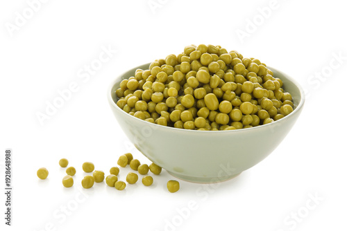 Bowl with green peas isolat...