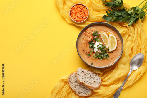 Billede på lærred Creamy red lentil soup with lemon slices, parsley and yogurt in bowl, served wit