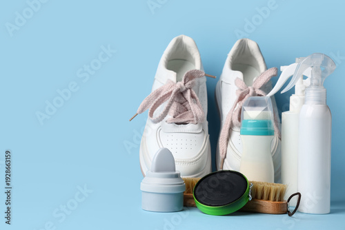 Shoe polishes with brush an...
