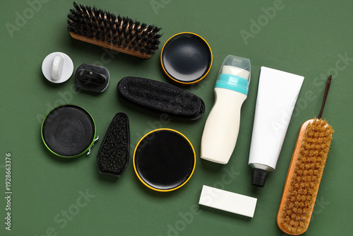 Different shoe polishes wit...