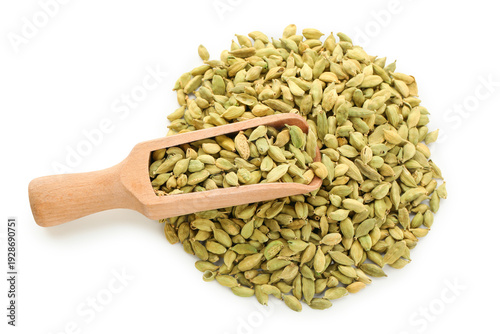 Wooden scoop with cardamom ...