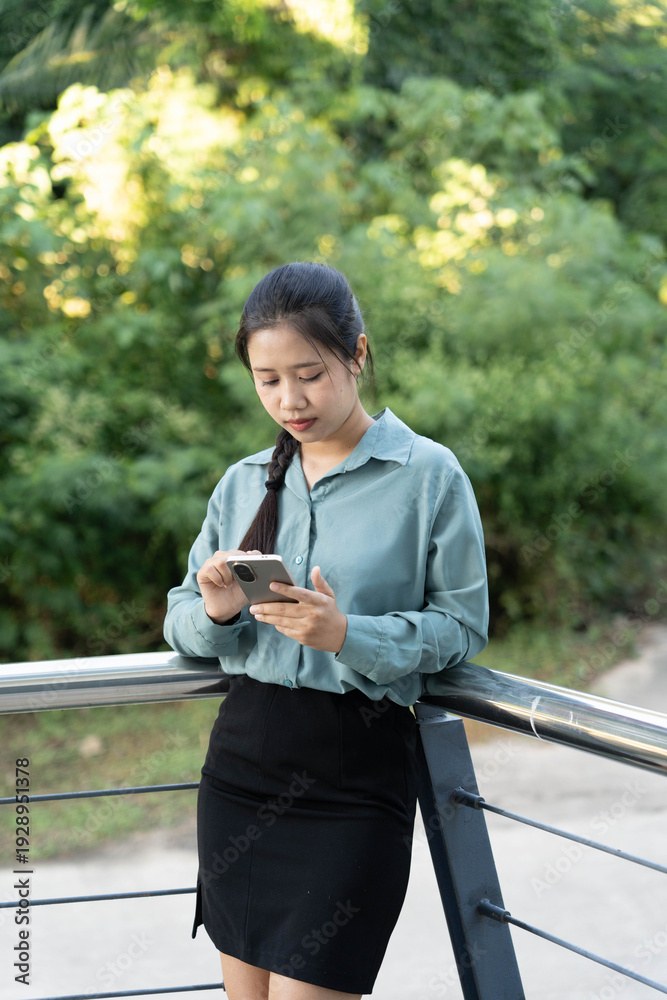 Obraz premium Businesswoman business talking on smartphone outside office
