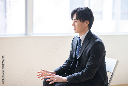 Fotografie 面接中の男性の横顔
