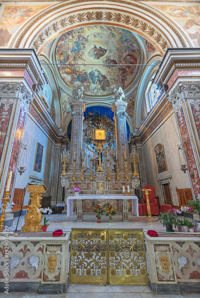 Obraz premium PRAIANO, ITALY - OCTOBER 6, 2025: The presbytery of the church Chiesa di san Genaro