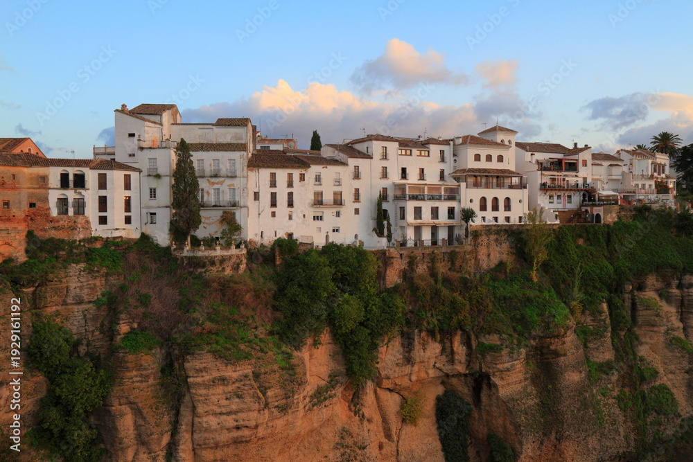 Obraz premium White Cliffside Houses and Balconies in Ronda