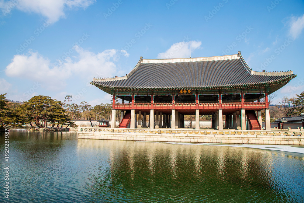 Fototapeta premium 경복궁 경회루