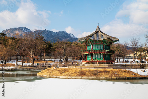 Wallpaper Mural 경복궁 향원정 Torontodigital.ca