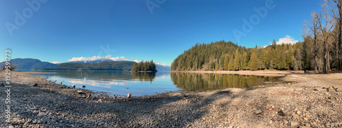 Panel kuchenny z motywem Panorama of Green Point Day Use Area at the Sasquatch Provincial Park near Harrison Hot Springs during a winter season in the Fraser Valley of British Columbia, Canada