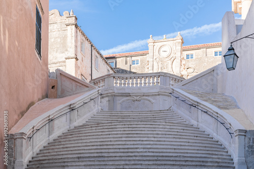 Tableau sur toile Historic Jesuit Staircase in Old Town Dubrovnik, Croatia