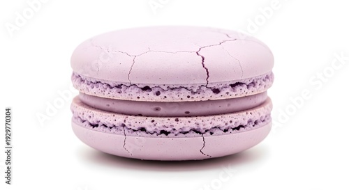 Three purple macaron macarons on white background stock foto stockfooto.