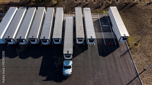 Canvastavla Aerial/drone views of white semi trucks with refrigerated trailers parked outsid