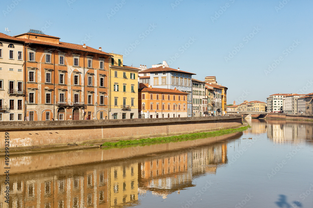 Fototapeta premium Historic buildings built along the edge of the Arno river, Pisa