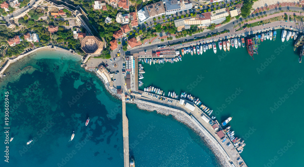 Naklejka premium Alanya - Turkey, August 11, 2023, An aerial view of the bay Alanya in Antalya Turkey. Sea and city with an open sky. Kizil Kule - Alanya
