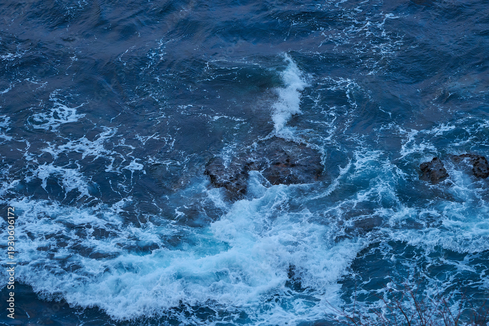 Obraz premium Azure Dialogue: The Wild Sea and the Silent Earth.