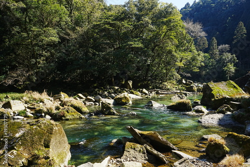 
Ogawa River Promenade with Emerald Green Stream and Lush Greenery, Kagoshima, Japan - 日本 鹿児島 雄川 遊歩道 エメラルドグリーンの清流と鮮やかな新緑