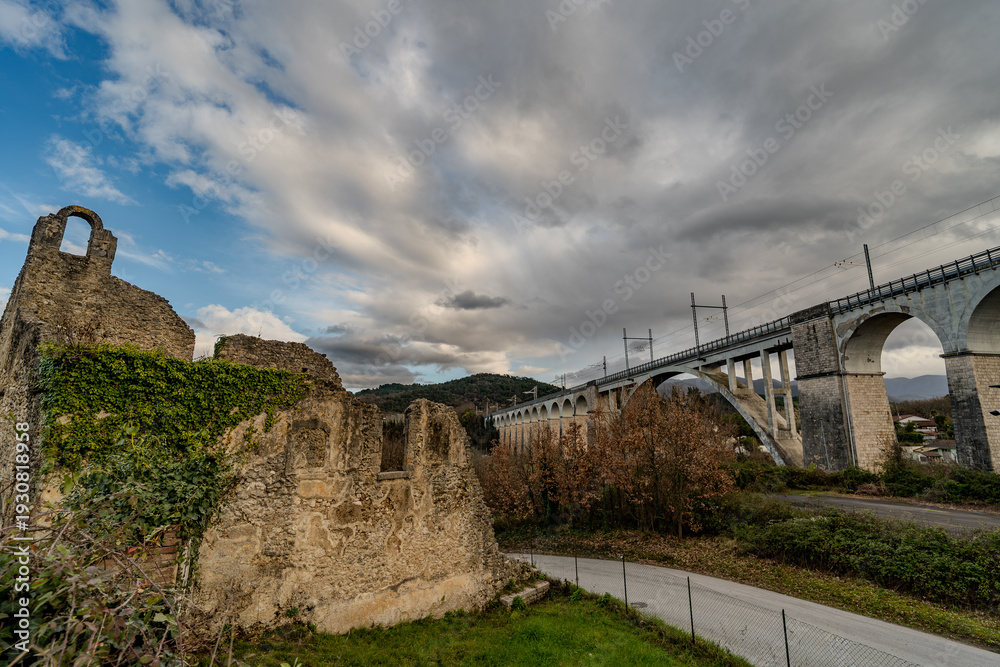 Obraz premium Isernia, Molise. Santo Spirito railway bridge 0226V