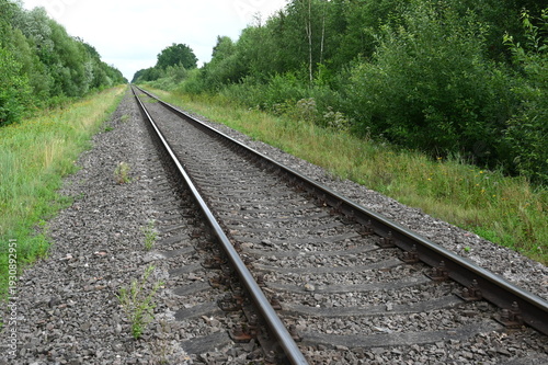 Eingleisige Bahnstrecke in Lettland
