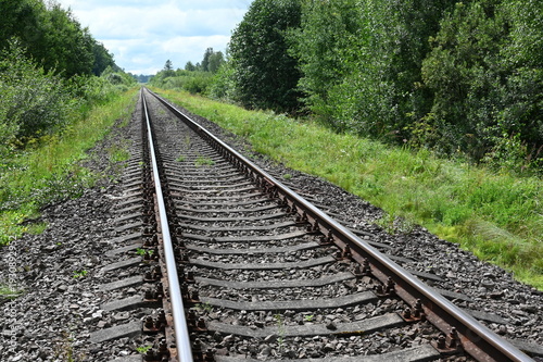 Eingleisige Bahnstrecke in Lettland