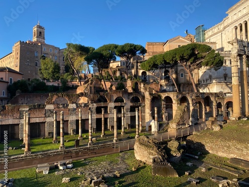 Konstfotografi ruins of the roman forum in rome italy